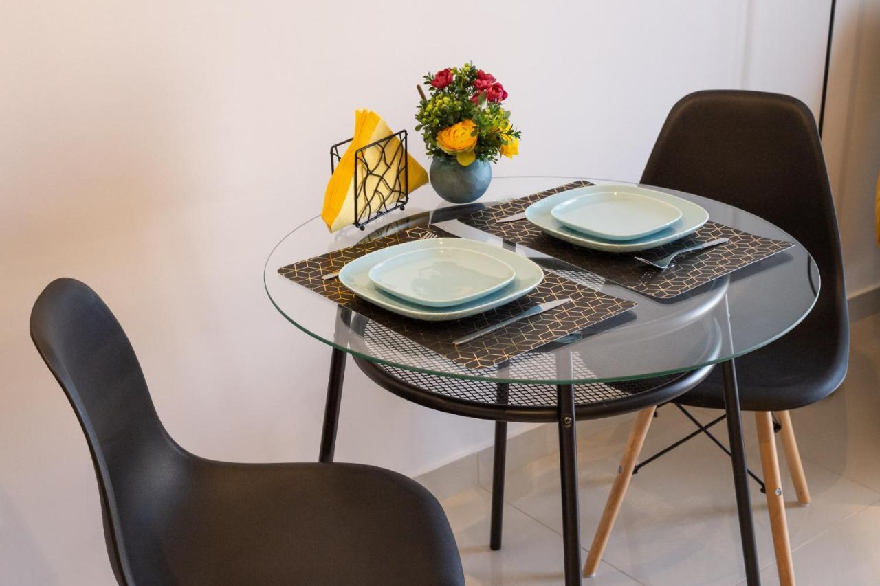 Light House - Seafront Cosy Studio With Library Paphos ภายนอก รูปภาพ