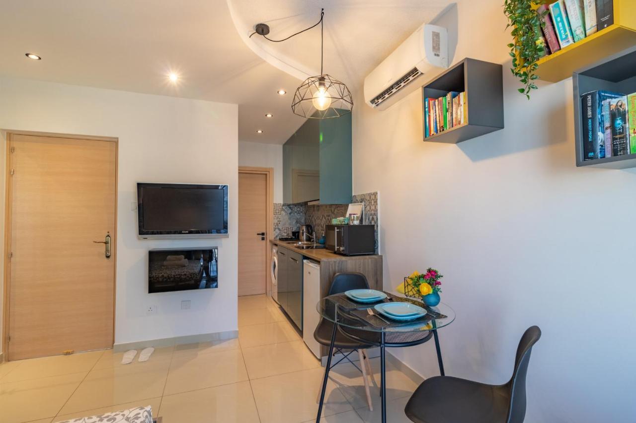 Light House - Seafront Cosy Studio With Library Paphos ภายนอก รูปภาพ