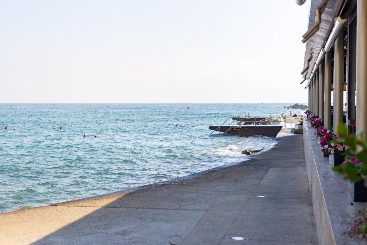 Light House - Seafront Cosy Studio With Library Paphos ภายนอก รูปภาพ