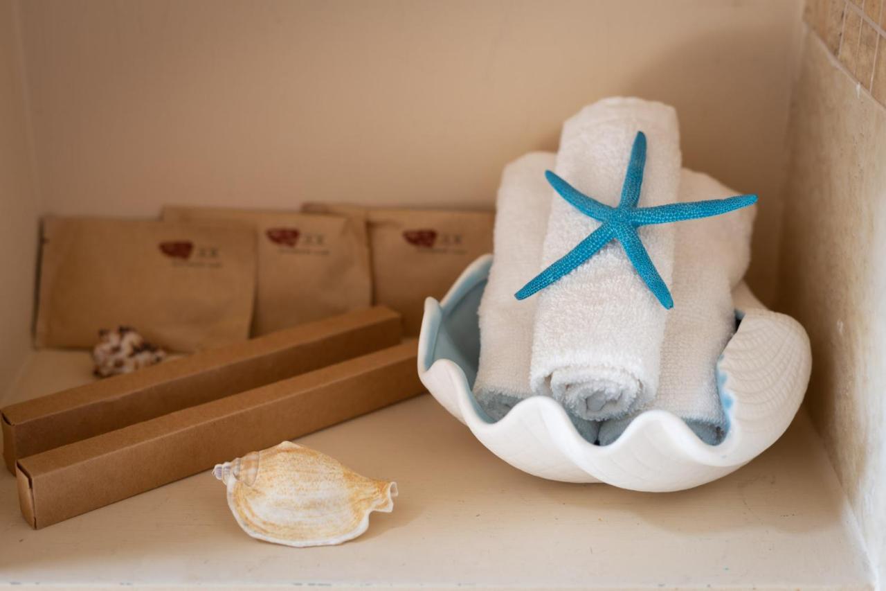 Light House - Seafront Cosy Studio With Library Paphos ภายนอก รูปภาพ
