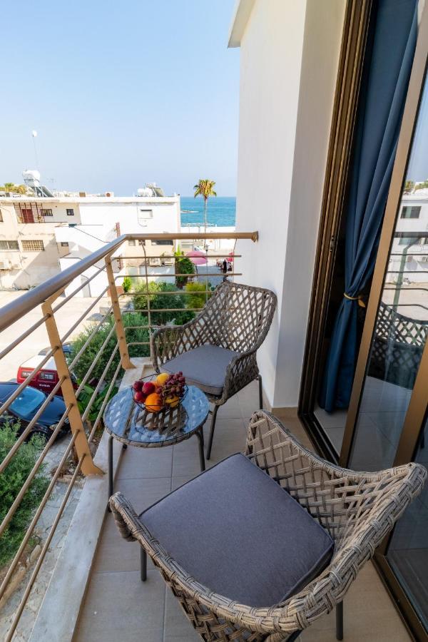 Light House - Seafront Cosy Studio With Library Paphos ภายนอก รูปภาพ